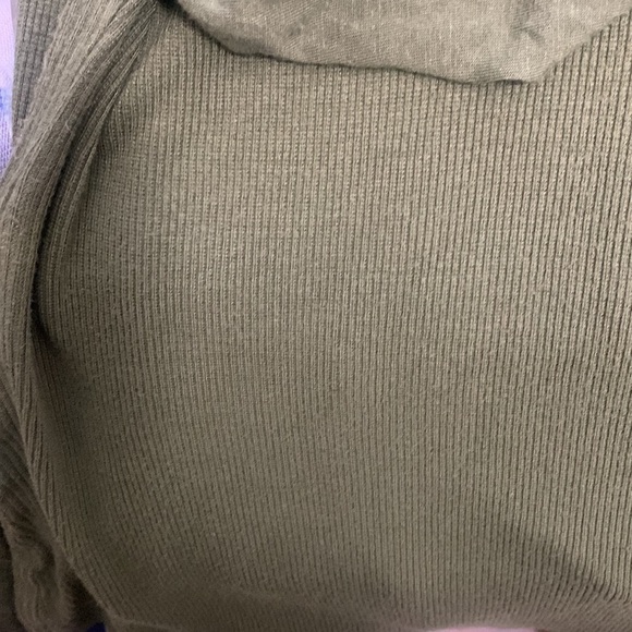 DEREK HEART Cross Body Green Semi Ribbed Sweater Long Sleeved - Picture 8 of 8